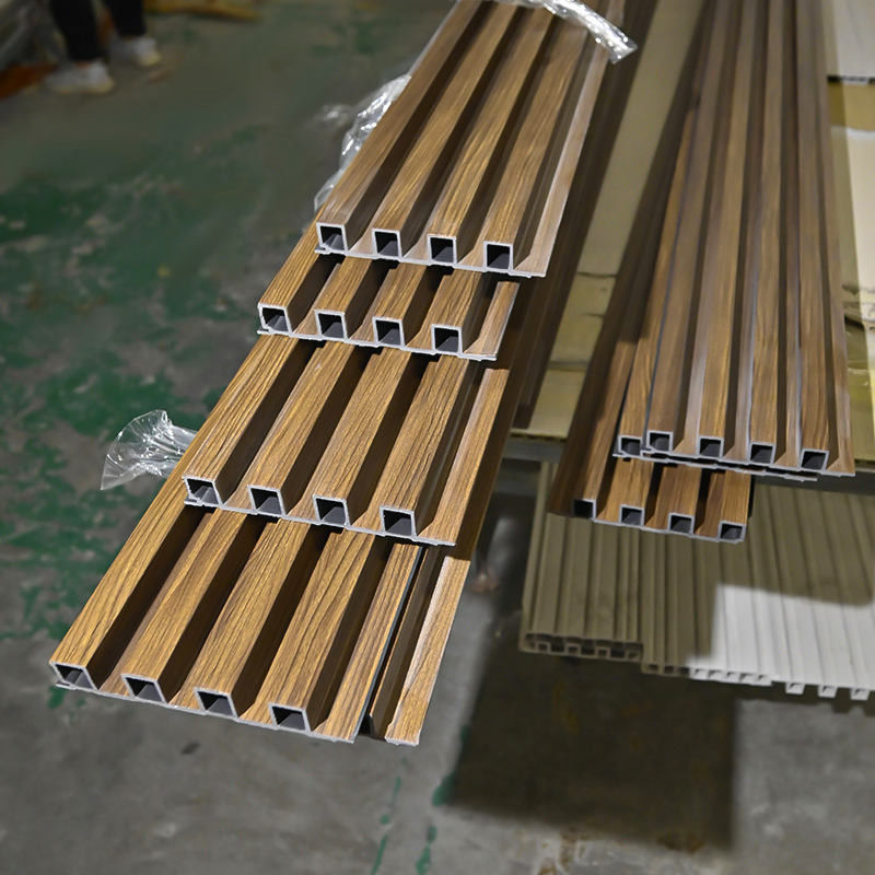 Painéis de parede com grelha interior de madeira plástica composta WPC ecológica Painéis de revestimento de parede