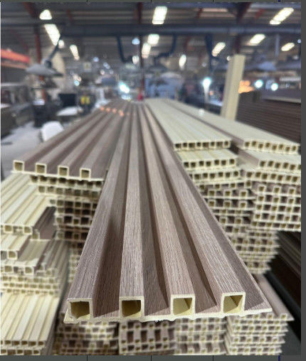 Painel de parede interior de madeira plástica de revestimento composto de parede flutuada