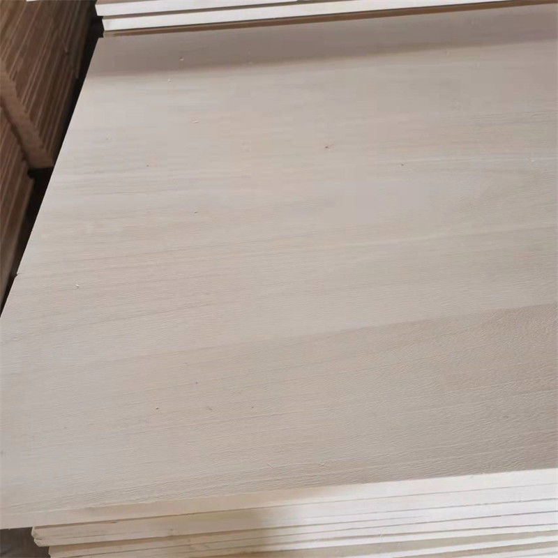 Preço por grosso 4 * 8ft 18mm painel de madeira de pinho dedo articulado borda de pinho de borracha Nova Zelândia painel de madeira maciça para móveis