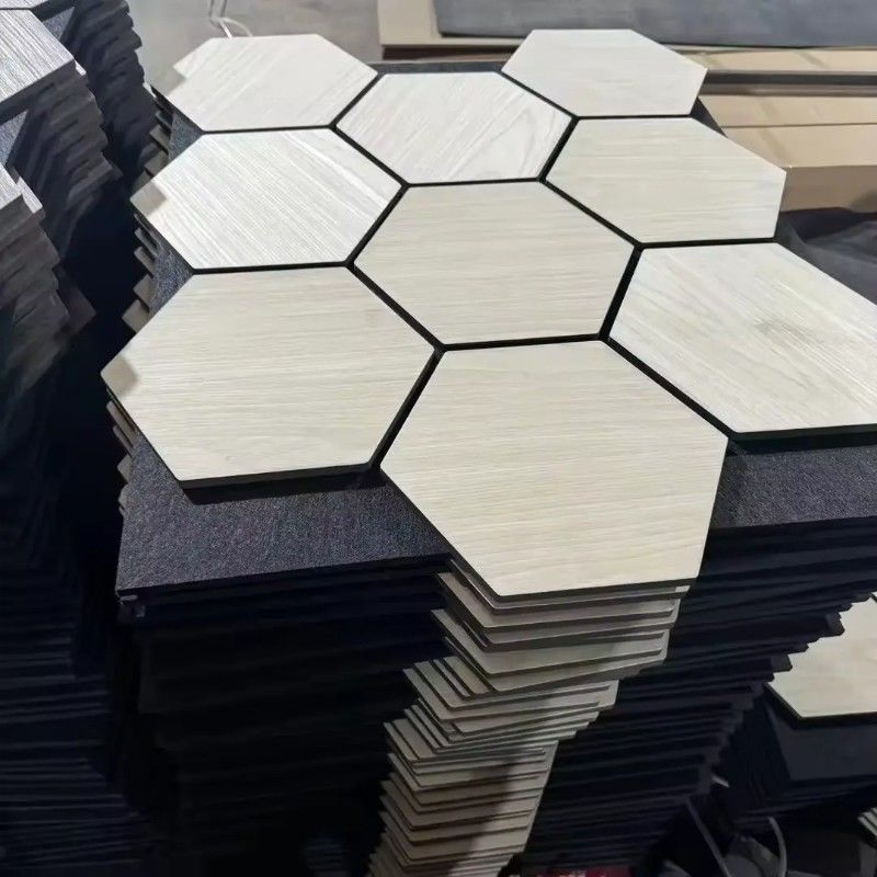Melhore a experiência acústica 3D Hexagon Painéis de parede de madeira à prova de som rosa laranja branco ou cores personalizadas