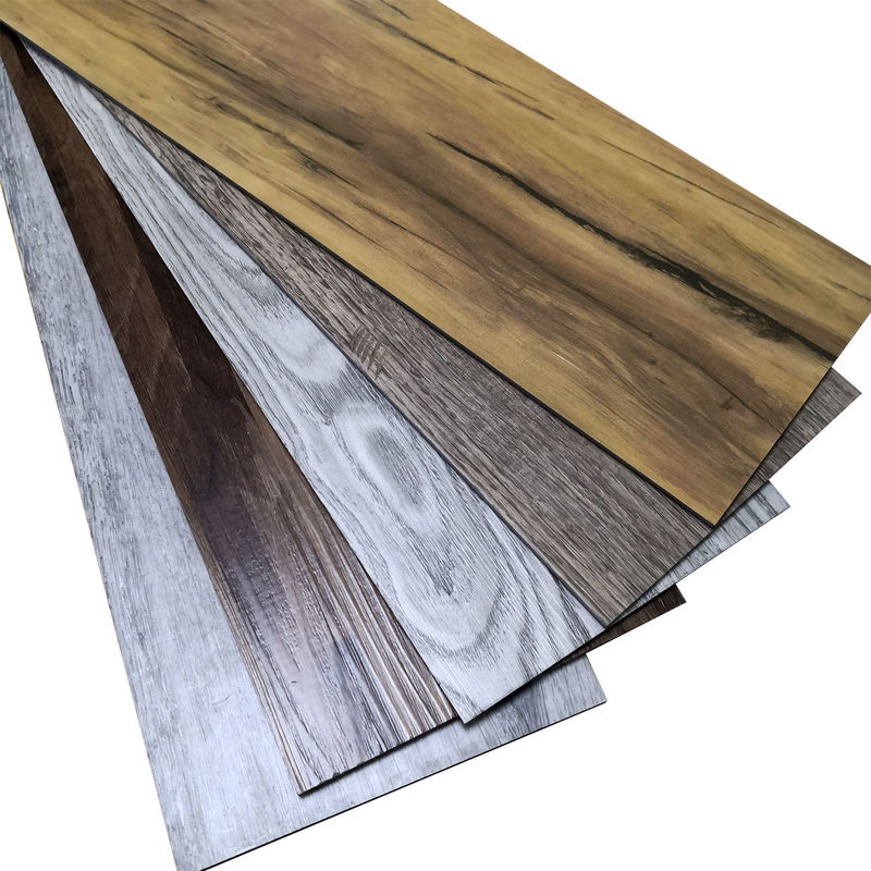 Solução Definitiva em Pavimento LVT PVC Autocolante Moderno para Renovar Casas Antigas