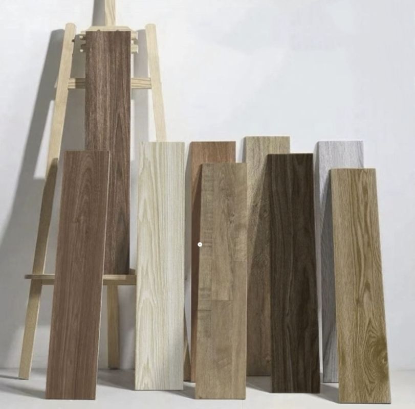 Piso SPC 4mm Impermeável com Grão de Madeira Vinílico com Sistema Click para Decoração de Casa