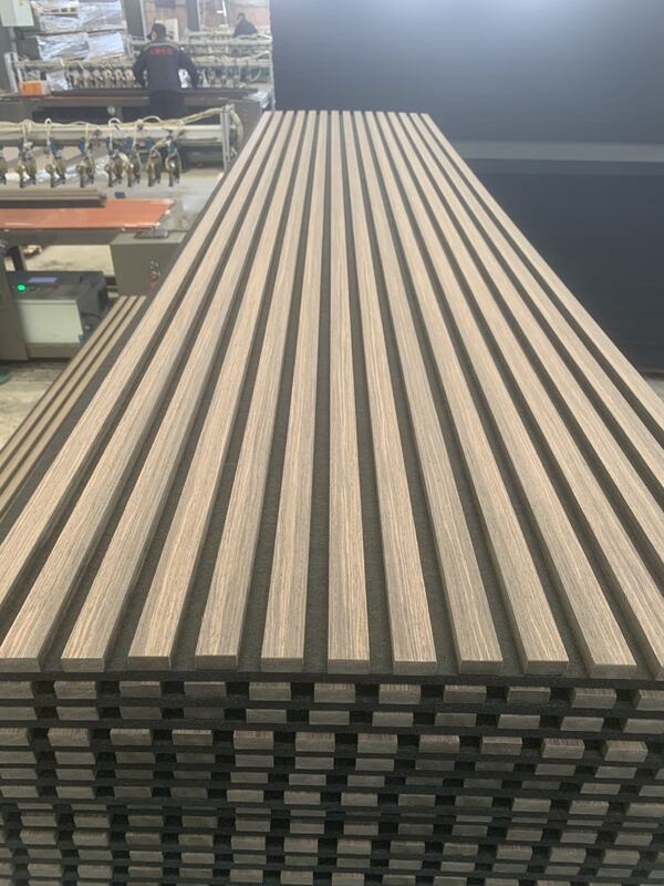 Panéis acústicos de venda em quente Painéis de parede de madeira de lantejoulas de flauta Decoração de casa Painéis de parede à prova de som