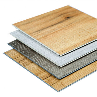 O anti risco do revestimento impermeável luxuoso do vinil do SPC do clique gravou de superfície