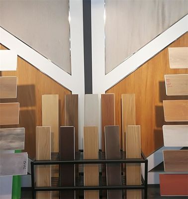 Vinil de revestimento uv do SPC que pavimenta a prancha do vinil do núcleo de 5mm 6mm 8mm Spc