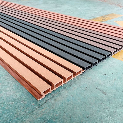 Painéis de coextrusão exterior Painel de parede de decoração interior em PVC Revestimento de parede composto WPC à prova d'água