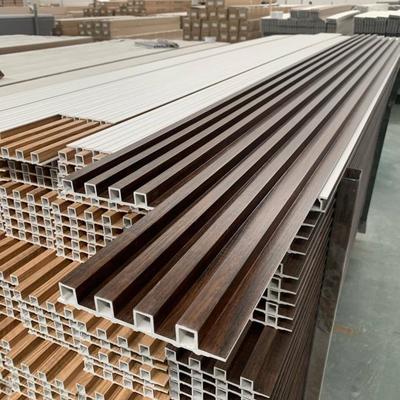 Painel de parede 3D de madeira de PVC alternativo para exterior / comercial / cozinha / ginásio Painéis de parede impermeáveis de folha de plástico