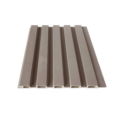 Painel de Parede WPC Antisséptico Direto da Fábrica com Design Canelado para Teto de Casa, Sala de Estar, Oficina, Parque e Hospital