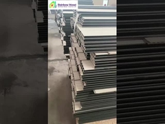 Inventário de painéis de parede de WPC e carregamento de camiões